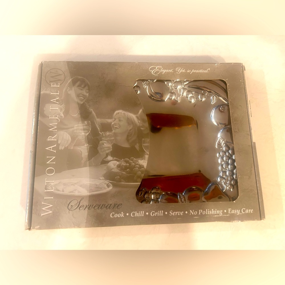 Wilton Armatole small silver fruit serving tray